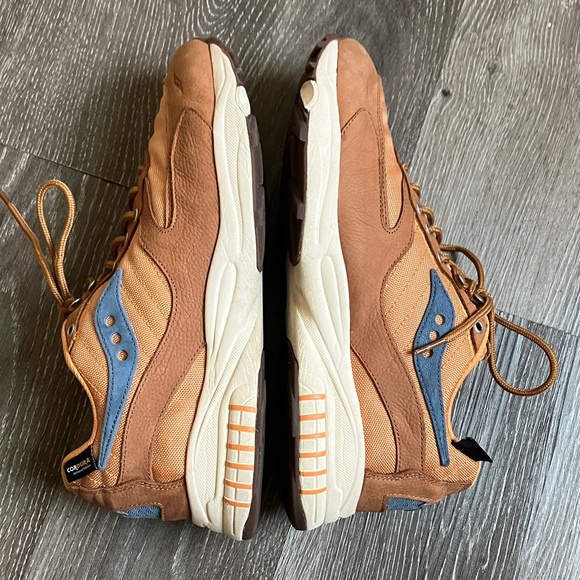 Saucony 3D Grid Hurricane
Endless Knot - Picture 7 of 17